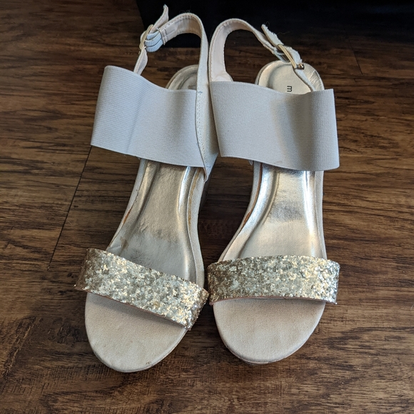 Madden Girl Wedges - Picture 4 of 9